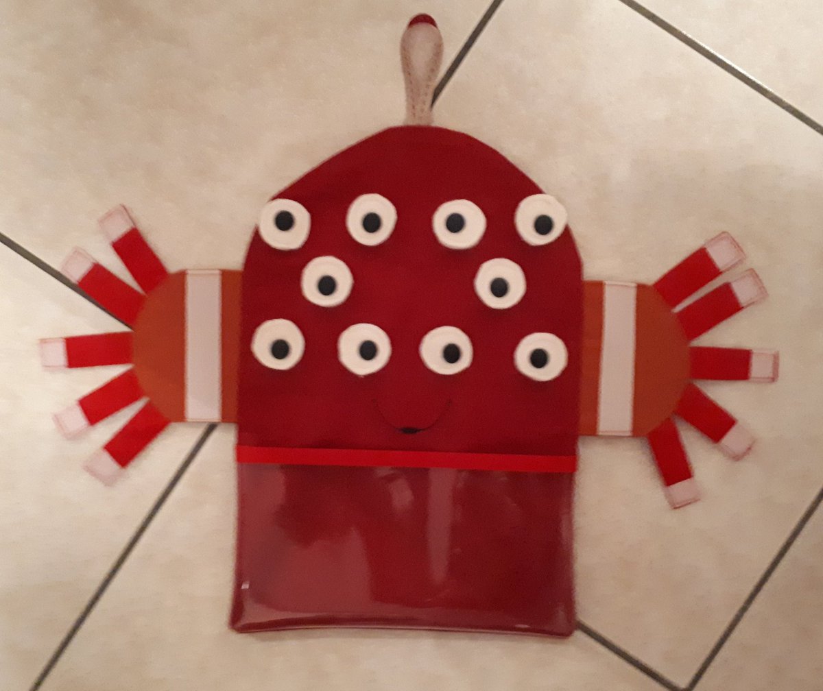 psmsgsayron86's tweet photo. Un nouvel arrivant dans notre classe, le monstre à compter...
Un grand merci à la maman qui l'a cousu pour nous!!! 👍👌
Nous allons en faire bon usage...
#numeration https://t.co/R6ou4GDQ3X