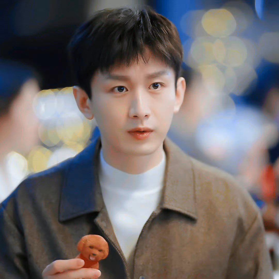 yoonsaeboms's tweet photo. “what’s wrong with being single?” 

while holding a little dog 😭😭😭
#chengyi #drawtheline https://t.co/m6NFwWjZNc