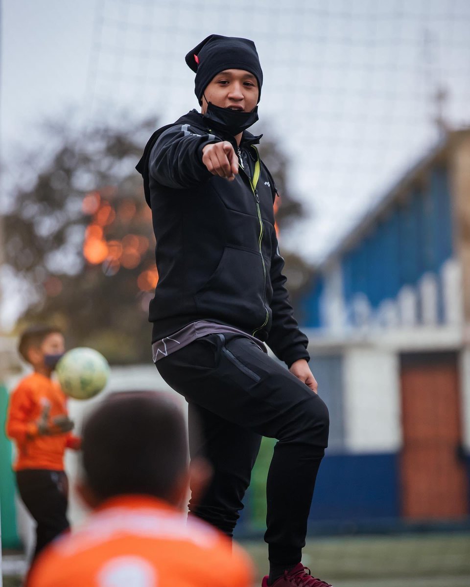 ArquerosCPEA's tweet photo. Forma parte de nosotros @arqueros_cpea 🧤🔝
Sede Pueblo Libre 📍
Informes 📲 953 819 813
.
.
.
#porterosmx #proone #arquerosperu #futbolperuano #cpea #porterosperu #guantesdeportero https://t.co/JNemcNiyI3