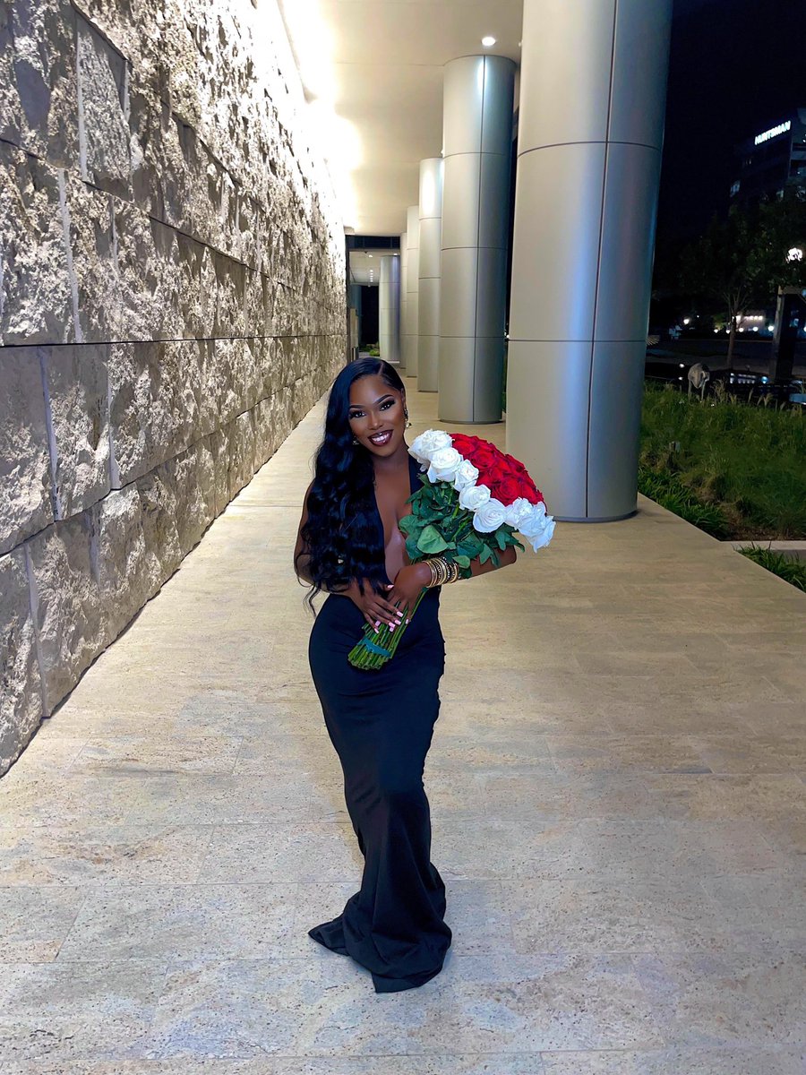 UndeniableLOVE7's tweet image. It’s giving miss Haiti 😭