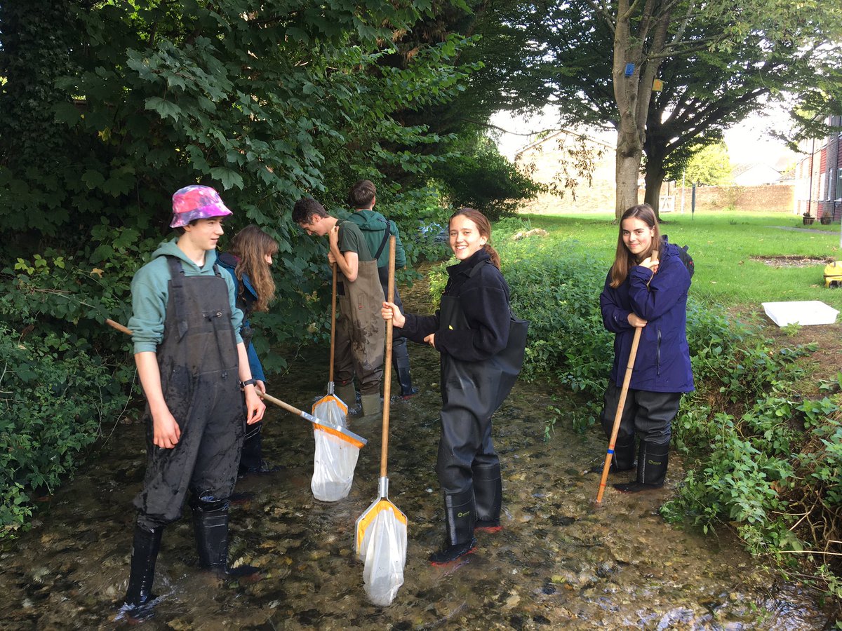 NickMarriner1's tweet photo. Just confirmed @ChilternsCCC #NewShoots small bursary award to 5 young people. £50 for walking boots, £45 for waterproof coat, £90 course fee, £200 brushcutter training, £210 travel to work parties. #makesadifference &amp; fuels passion of our inspirational group of Young People 👍👍 https://t.co/qc0YtKsI9L