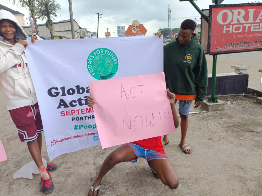 Jnwamson's tweet image. Global Climate Strike in #PortHarcourt @FridaysNigeria @Fridays4future  #FFFPortHarcourt #Nigeria 📍 #Schoolstrike 
#FridaysForFuture #ClimateStrike
#PeopleNotProfit #GlobalClimateStrike 
#Schoolstrikeforclimate 
@GretaThunberg
@LicypriyaK
 @Sarahhh_lndian
 @NeelkamalTOI