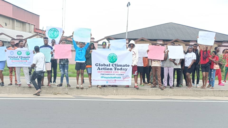 Jnwamson's tweet image. Global Climate Strike in #PortHarcourt @FridaysNigeria @Fridays4future  #FFFPortHarcourt #Nigeria 📍 #Schoolstrike 
#FridaysForFuture #ClimateStrike
#PeopleNotProfit #GlobalClimateStrike 
#Schoolstrikeforclimate 
@GretaThunberg
@LicypriyaK
 @Sarahhh_lndian
 @NeelkamalTOI