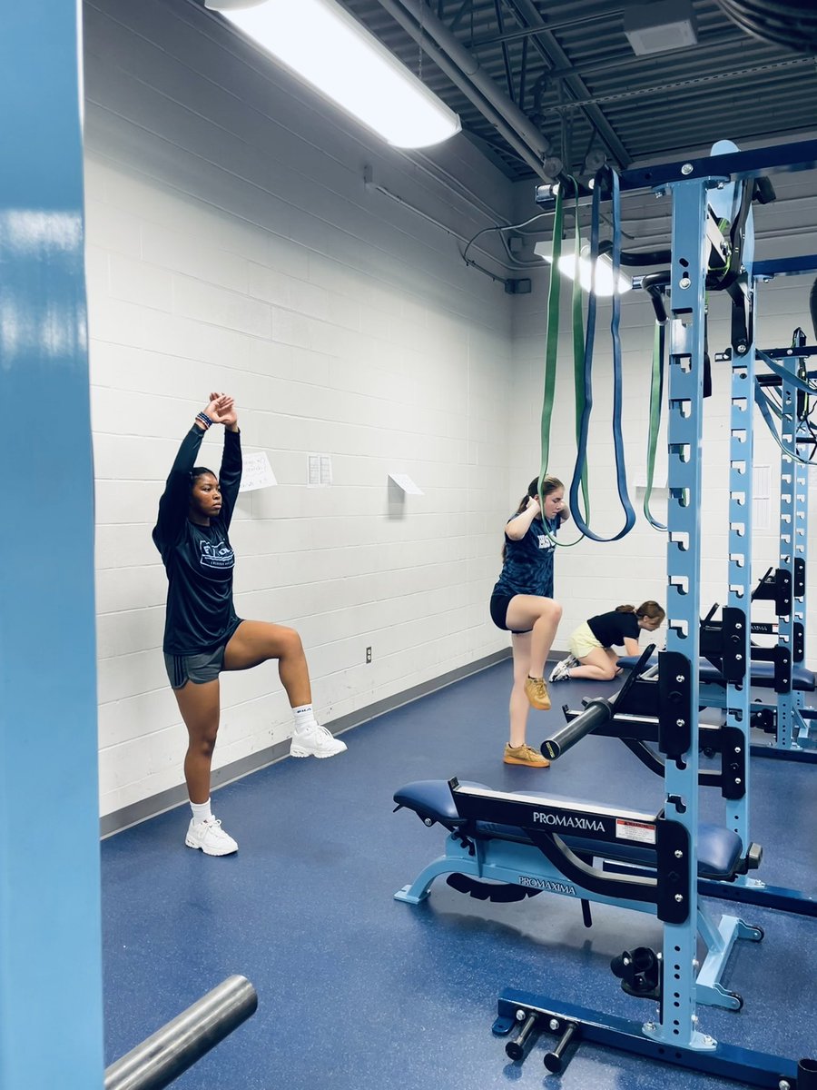 EHSFriscoGolf's tweet photo. Working on balance, core, and rotational speed on this flex friday🤘🏼 https://t.co/EPUcUJAvKG