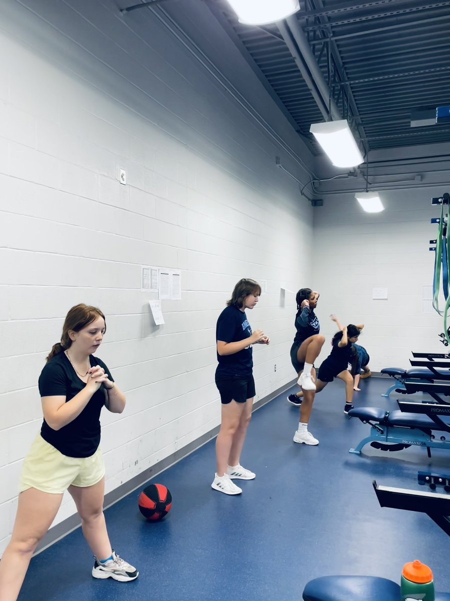 EHSFriscoGolf's tweet photo. Working on balance, core, and rotational speed on this flex friday🤘🏼 https://t.co/EPUcUJAvKG