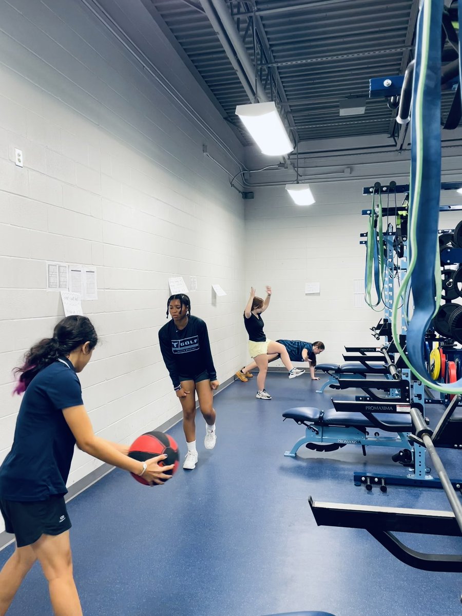 EHSFriscoGolf's tweet photo. Working on balance, core, and rotational speed on this flex friday🤘🏼 https://t.co/EPUcUJAvKG