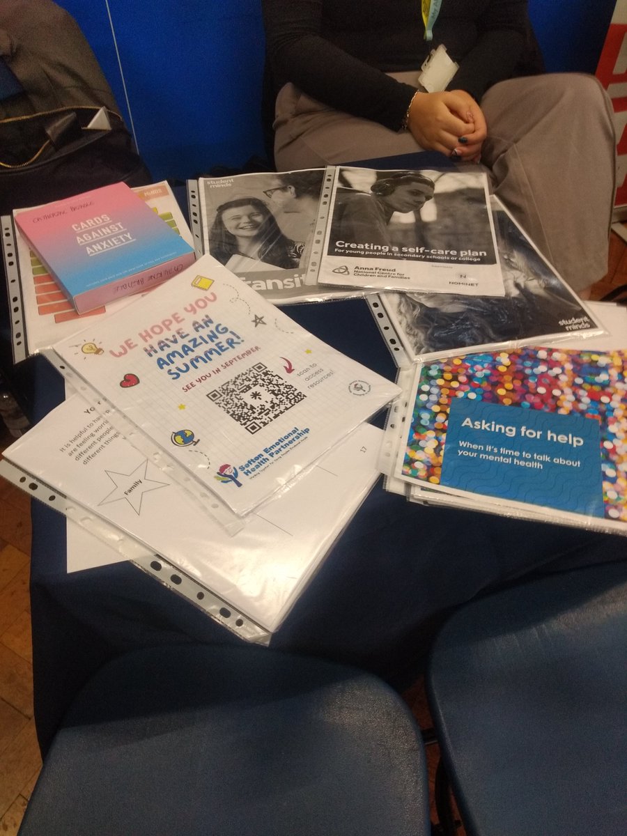 Sefton CAMHS and Sefton MHST @ Alder Hey (@camhssefton) on Twitter photo Catherine, Jasmine and Charlotte had a great time at the Careers Festival today at <a href="/deyeshigh/">Deyes High School</a> sharing tips about how to take care of your mental health🧠 Catherine, Jasmine and Charlotte had a great time at the Careers Festival today at <a href="/deyeshigh/">Deyes High School</a> sharing tips about how to take care of your mental health🧠