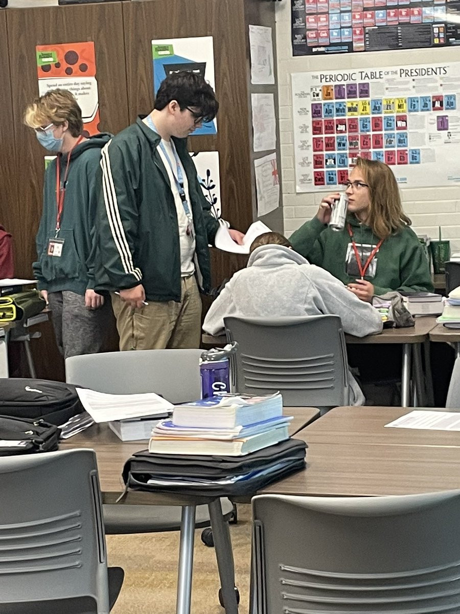 Mr_C_in_122's tweet image. #LPAPUSH sharing out information about the American Revolution they discovered from secondary sources as preparation for analyzing sources for upcoming DBQs! #ActiveLearning!