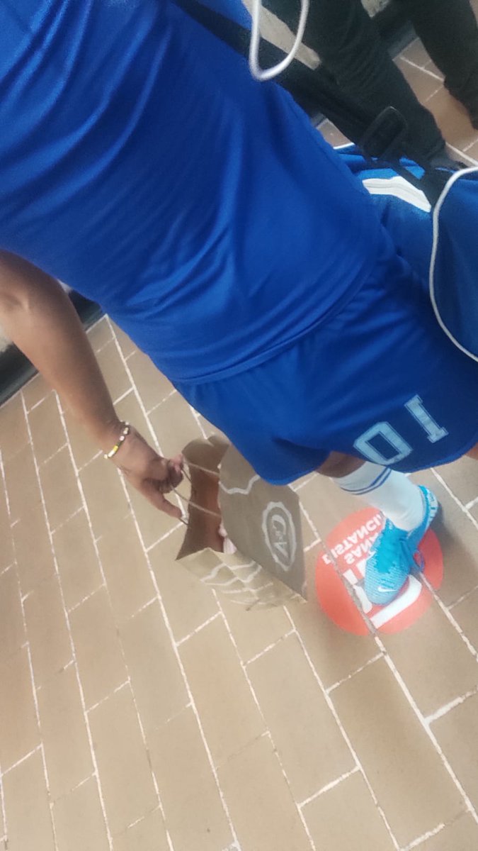 Alex91024550's tweet photo. Saliendo de entrenar, alguien me ayuda a cargar mi bolsa 🥴🥵
#crusingmetro #sex #gay #Inter
#19cm @cortes_asa @alexxav31 @Albert44860302 #crusingenbaños #CL #onlyfans https://t.co/x3wGBqgU5J