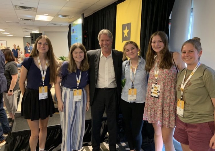 Had a great time with my JSA group and APgov class at the Texas tribune festival. This pic is with <a href="/MajorCBS/">Major Garrett</a> after A conversation with Major Garrett and David Becker. ✌️#TribFest22