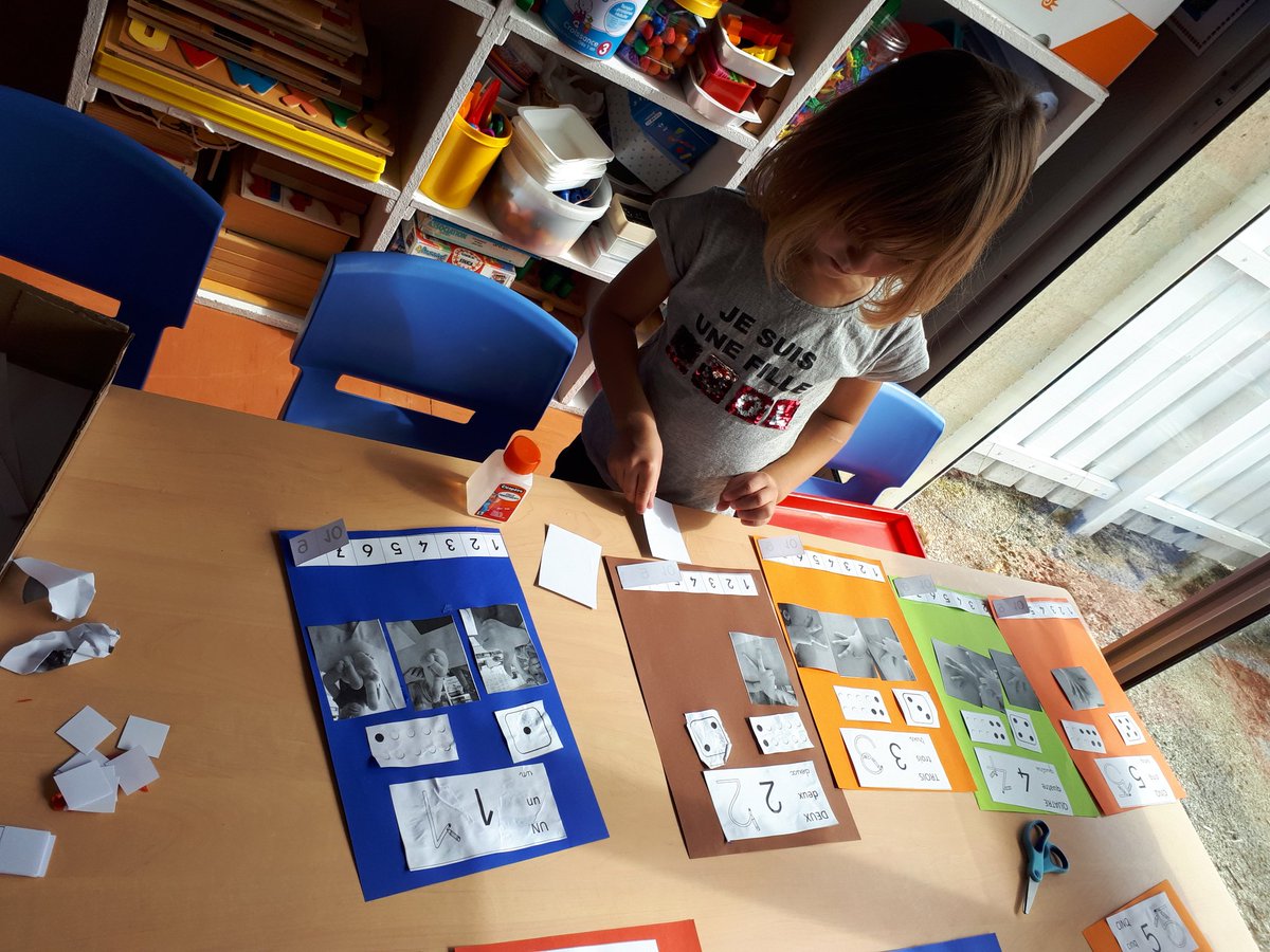 psmsgsayron86's tweet photo. Les grands commencent à construire leur livre à compter individuel.
#numeration https://t.co/X1C4WF42zC