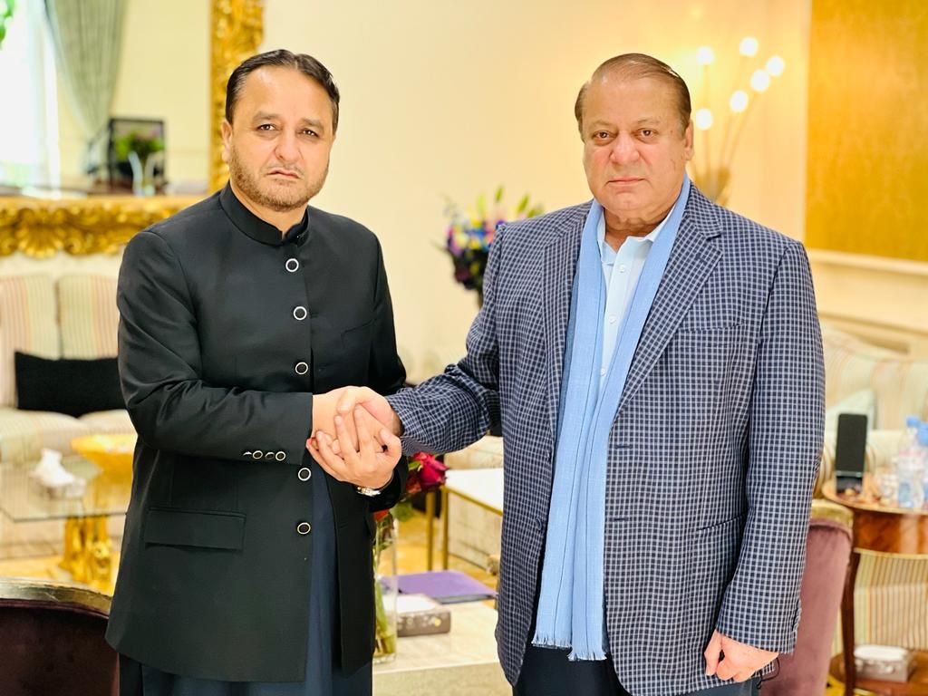 #لندن
قائد مسلم لیگ ن محمد نواز شریف سے سابق وزیر اعلیٰ و صوبائی صدر پاکستان مسلم لیگ ن گلگت بلتستان #حافظ_حفیظ_الرحمان ،  کی ملاقات۔
Hafiz Hafeez Ur Rehman
#NawazShareef
#Boos_with_Boss