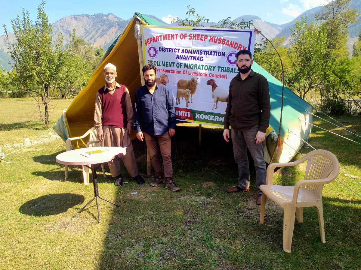 TranshumanceGbl's tweet photo. #Transhumance: District Adm, Anantnag has established #HelpDesks on transit routes to register migratory tribal families for providing transportation facilities. 50+ families registered on Day 1.  DC Dr @basharatias_dr reviewed the arrangements today. 
@OfficeOfLGJandK @diprjk https://t.co/labqVfPEJM