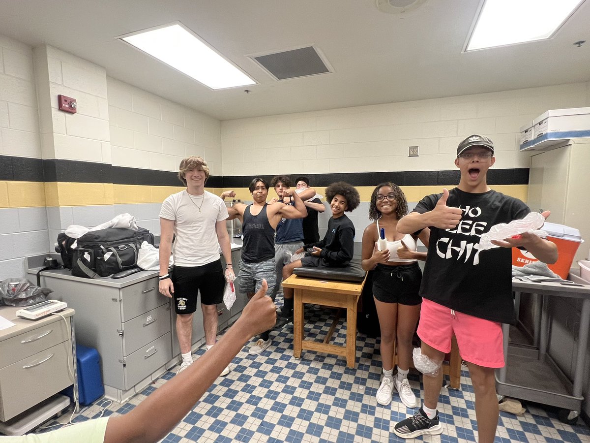 TJBeavers's tweet photo. Cryotherapy and thermotherapy lab day with Sports Medicine 3 Honors. https://t.co/TmreNm9tLh