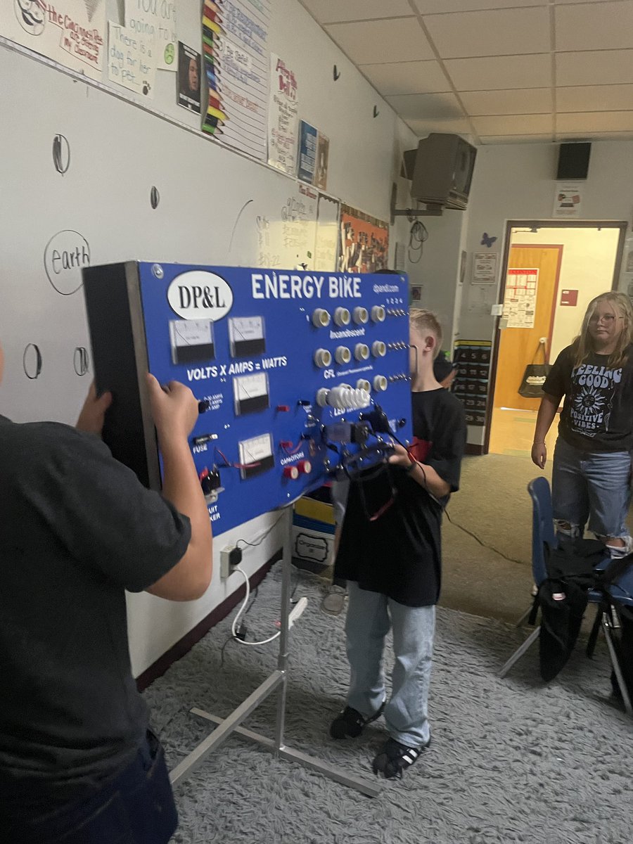 ECMS_Shaner's tweet image. In my STEM class we started our unit on Kinetic and Potential Energy with the middle school&apos;s energy bike. The students assembled it collaboratively with little direction from me. #ohioenergyproject 
@ECLocal #scientificinquiry