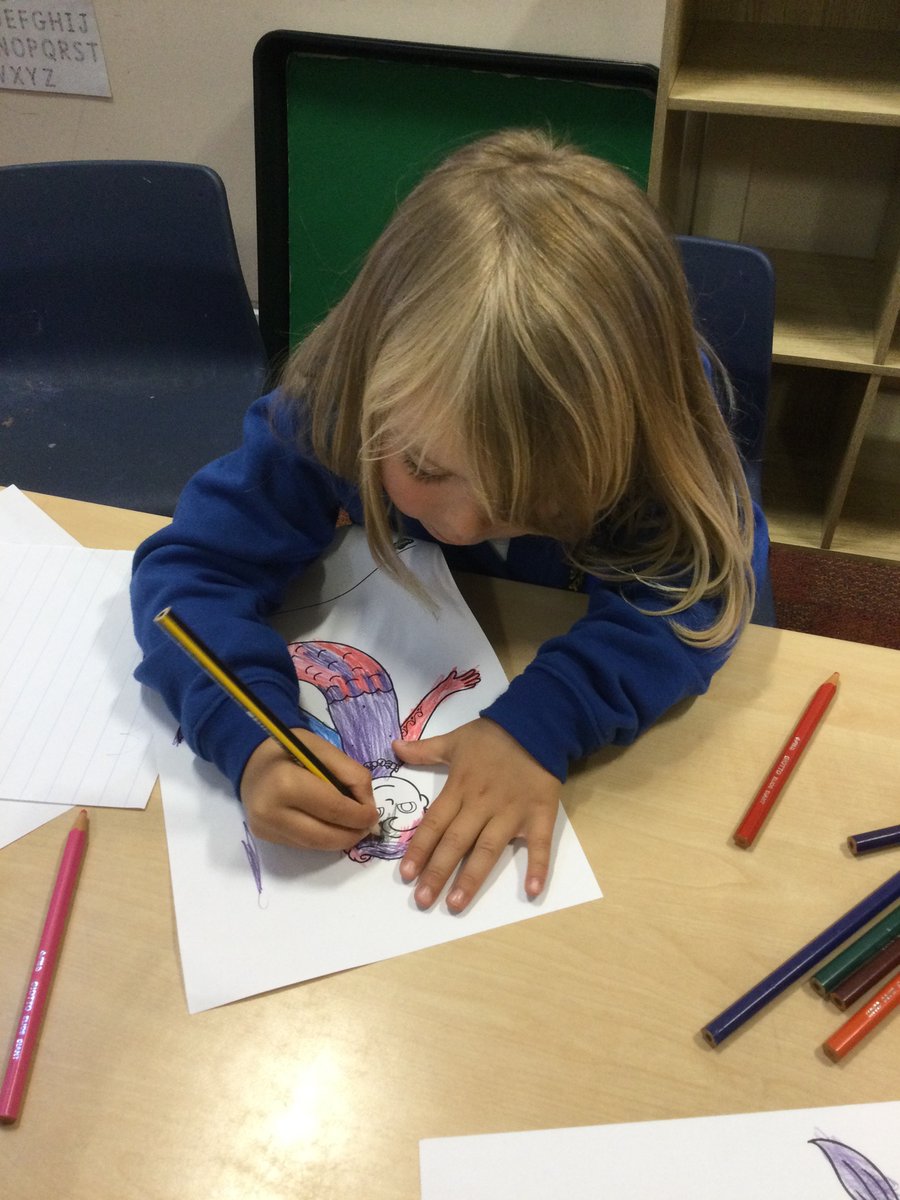 gfprimarycov's tweet image. It’s been lovely to see our Reception class settling into school life and exploring their new learning environment 🎨🎲 #GFReception #startingschool