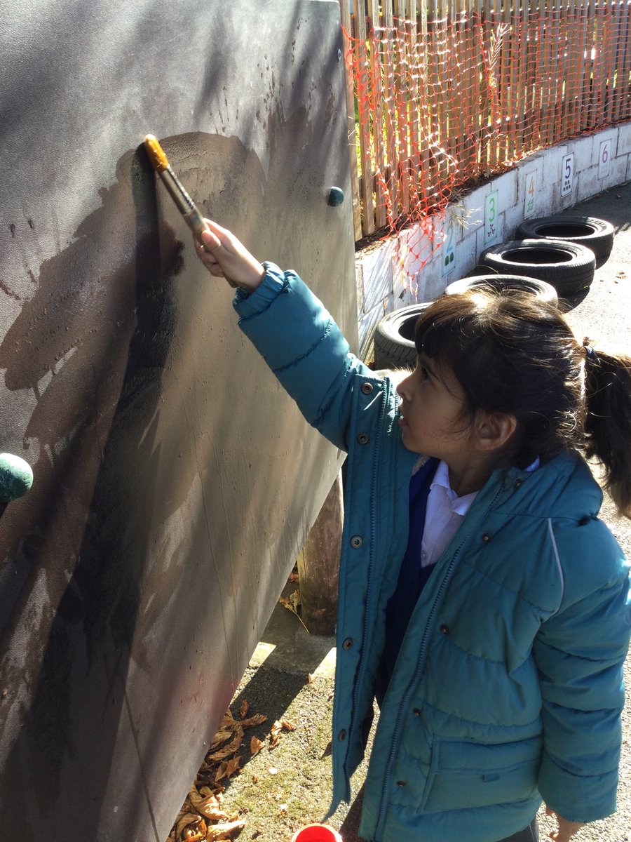 gfprimarycov's tweet image. It’s been lovely to see our Reception class settling into school life and exploring their new learning environment 🎨🎲 #GFReception #startingschool