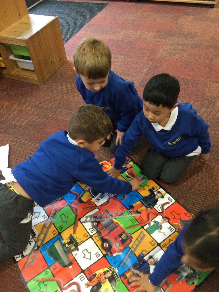 gfprimarycov's tweet image. It’s been lovely to see our Reception class settling into school life and exploring their new learning environment 🎨🎲 #GFReception #startingschool