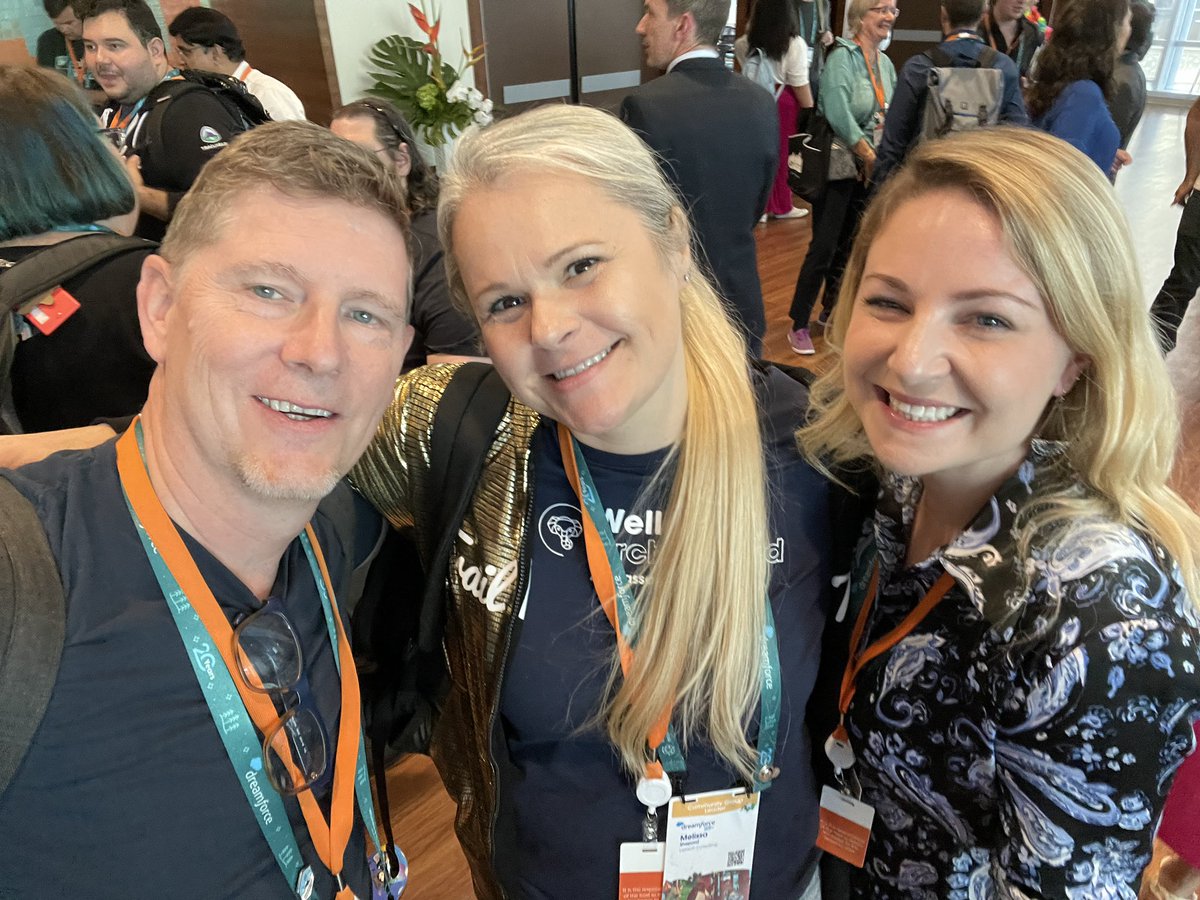 The blonds at #Dreamforce2022 @lissa__x and @ChrisieMarshall