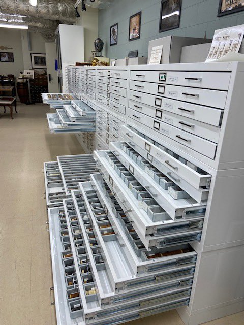 LibnOfCongress's tweet image. The @librarycongress has the largest flute collection in the world with more than 1,800. It incl Pres James Madison’s 1813 crystal flute. 
@lizzo we would love for you to come see it and even play a couple when you are in DC next week. Like your song they are “Good as hell.”😉