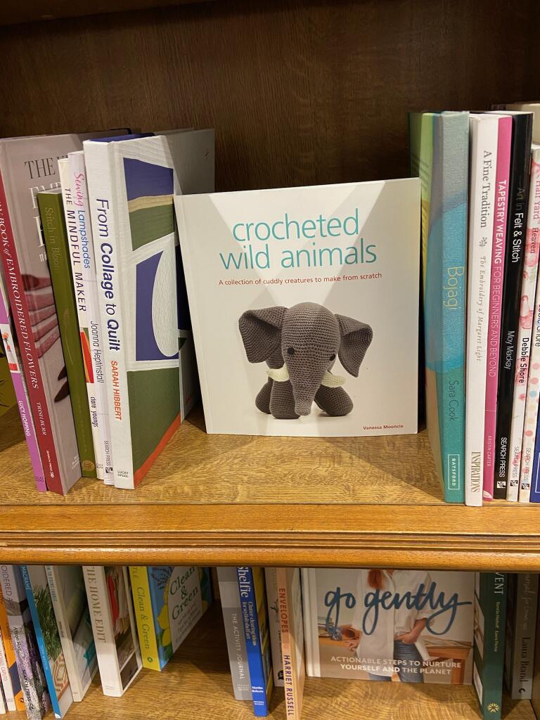 GMC_D's tweet photo. Thanks @Hatchards #Piccadilly for displaying these fantastic #GMCPublications @GMCbooks titles! #TheCompleteGuidetoJointMaking, #CrochetedWildAnimals & #HunterGatherCook. #Woodworking #Crochet #Cookery#JohnBullar #VanessaMooncie #NickWeston #London https://t.co/hWm069xJER