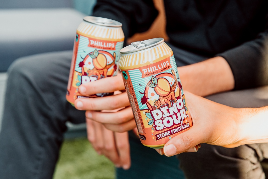 Dinosour Stone Fruit six-packs are back!! 🍑🍑🍑

Appearing in liquor stores across BC and AB next week 👀