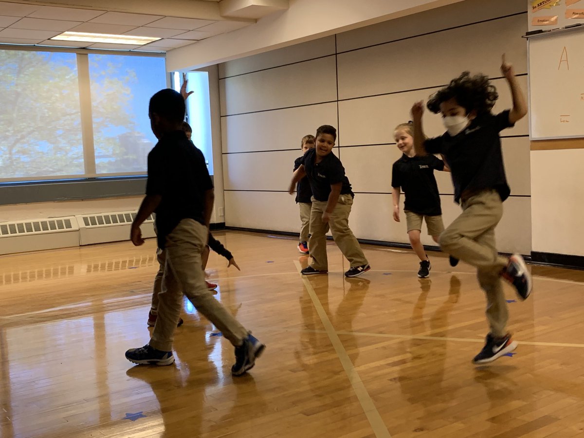 LSTownSchool's tweet photo. 1st graders ⁦@TheTownSchool⁩ practice using low, middle, and high moves in #Dance class. https://t.co/Swp6DravNi