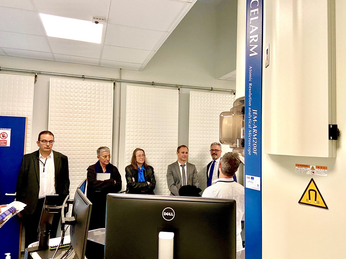 [Recherche]
Inauguration plateforme #MACLE en appui à la recherche qui dispose d’un parc d’instruments de dernière génération dans le domaine de la #microscopie électronique🔬 
MACLE ⁉️👉🏼 microscopies, imageries et ressources analytiques en région Centre-Val de Loire