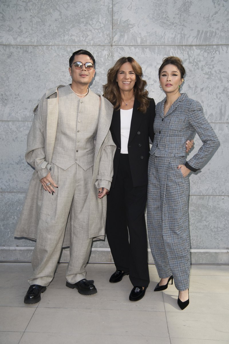 armani's tweet photo. Roberta Armani with special guests at the #EmporioArmani Spring Summer 2023 Fashion show. 

@OmarRudberg @schaalyahya @awalashaari https://t.co/3XQHtERxiY