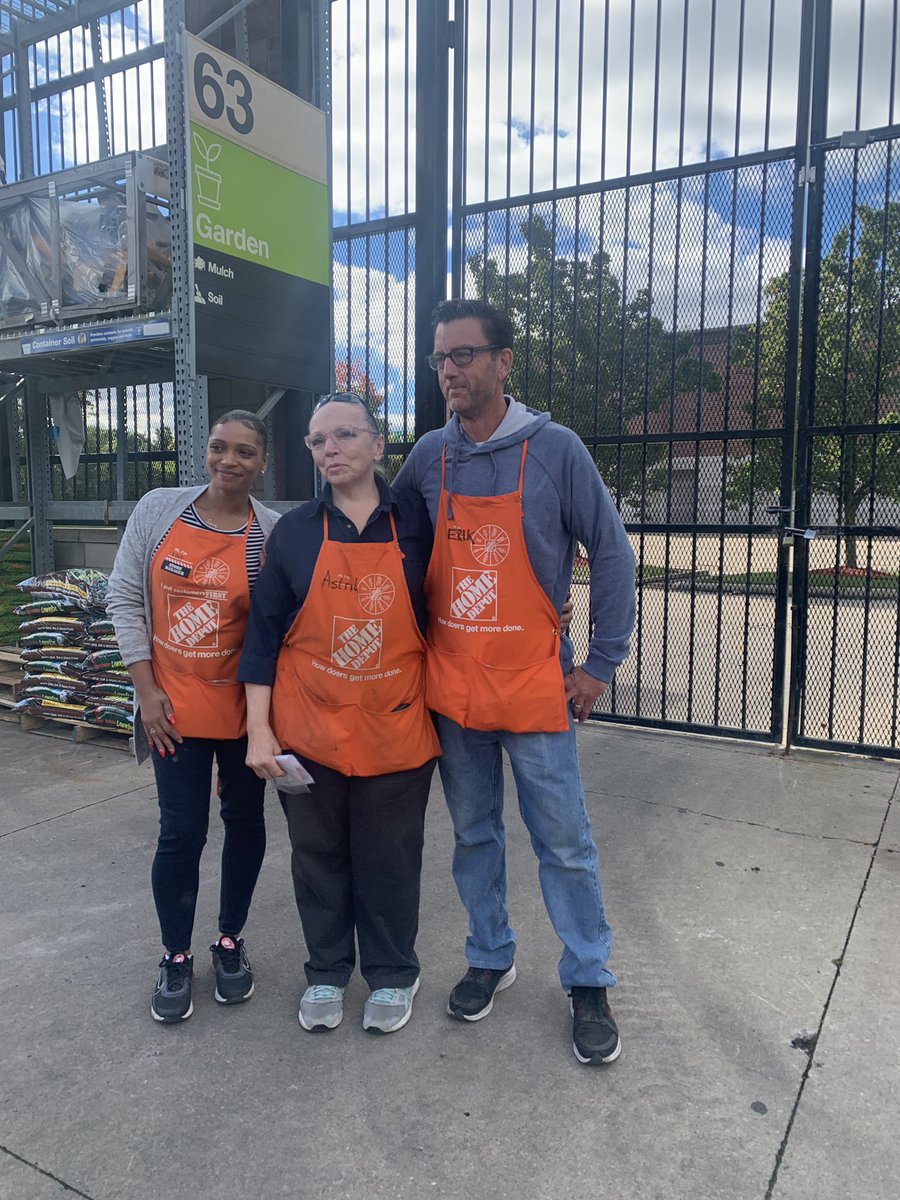 MeganTorresD305's tweet photo. Tons of recognition with team Macedonia today #SuccessSharingWeekend #D305 @leceeonn @Stephan68335720 https://t.co/4wfqPUuhO0
