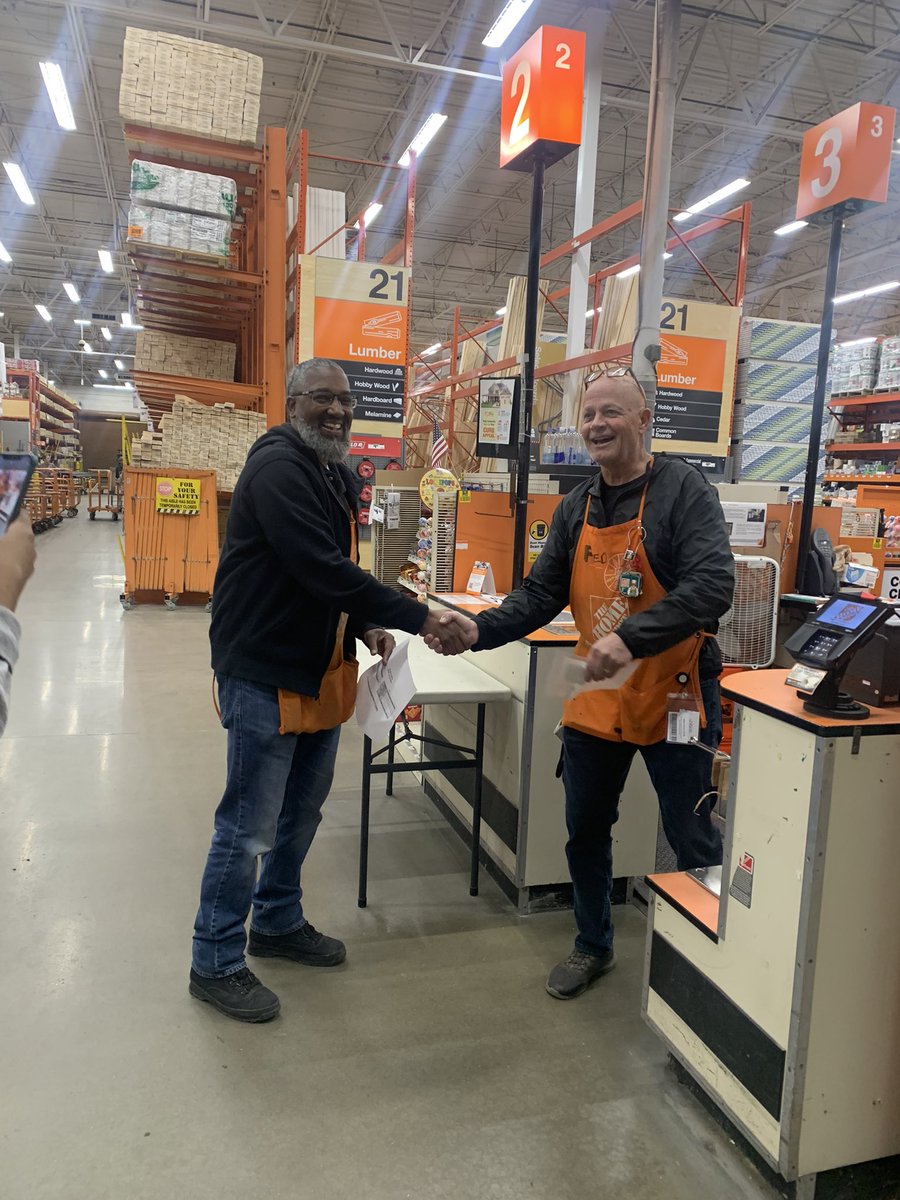 MeganTorresD305's tweet photo. Tons of recognition with team Macedonia today #SuccessSharingWeekend #D305 @leceeonn @Stephan68335720 https://t.co/4wfqPUuhO0