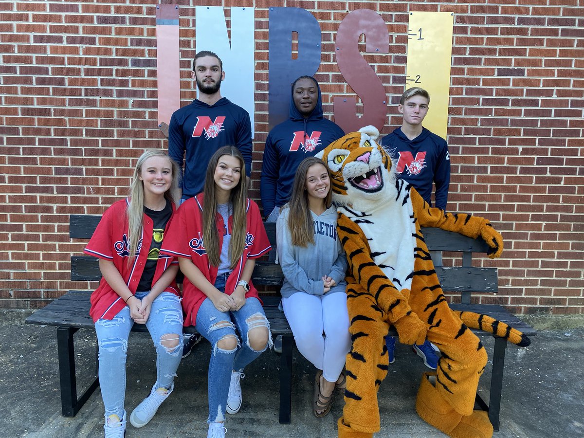 Nettleton_Prim's tweet photo. We love Fridays! Good luck tonight, NHS Tigers! ❤️🐯❤️#riseabove https://t.co/f2tzFu9g9k