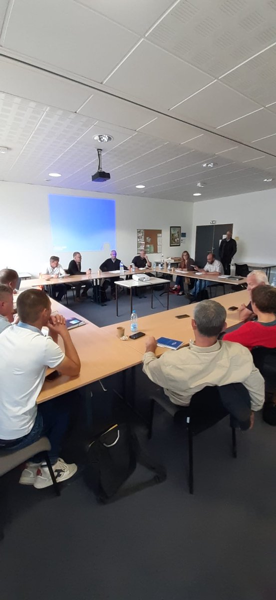 Échange entre les représentants <a href="/FRSEAOlait/">FRSEA Ouest section lait</a> avec le président et les administrateurs <a href="/SodiaalCoop/">Sodiaal Coopérative Laitière Française</a>
Les producteurs ont besoin de visibilité pour appréhender l'avenir. 
Les régions de l'ouest veulent rester des grandes régions laitières.
#ceuxquifontlelait