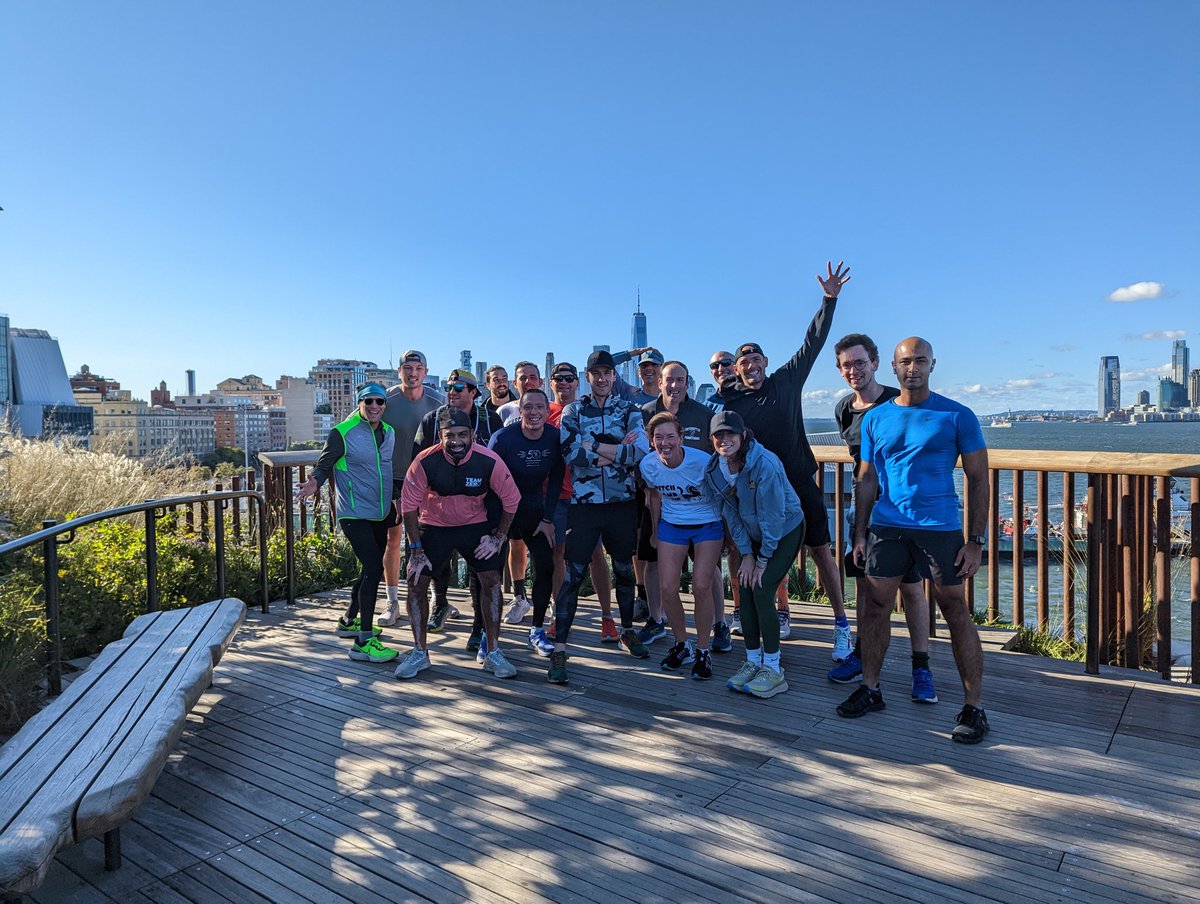 PitchandrunNYC's tweet photo. gorgeous fall NYC friday #pitchandrun 🍂💥

congrats @philipsdecker on your 5x'er! 

see y'all next M and F 9a @BluestoneLane behind @ChelseaPiersNYC

all speeds welcome 💨 https://t.co/cxachJ1G3d