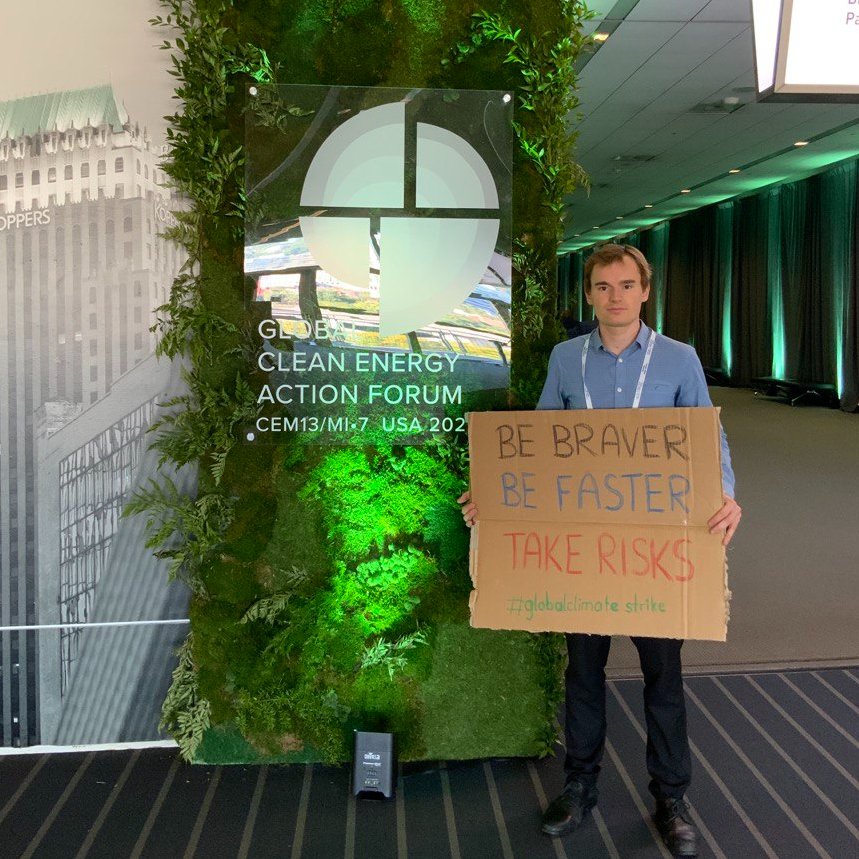 Security officers took away my badge and escorted me out of the building after I peacefully protested at the climate conference in Pittsburgh, USA.

#GlobalClimateStrike #ClimateJusticeNow
#GCEAF #CEM13 #MI7