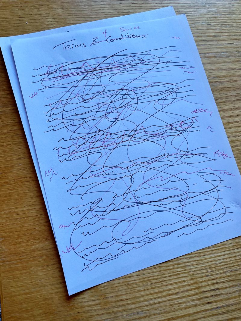 EmilyBarwell's tweet photo. Client: There are just a few outstanding changes to the contract, could you take a quick look?

The contract: 👇😬

#lawtwitter #legaltwitter #contracts #contractnegotiation #HappyFriday https://t.co/6FT0lsKe0O