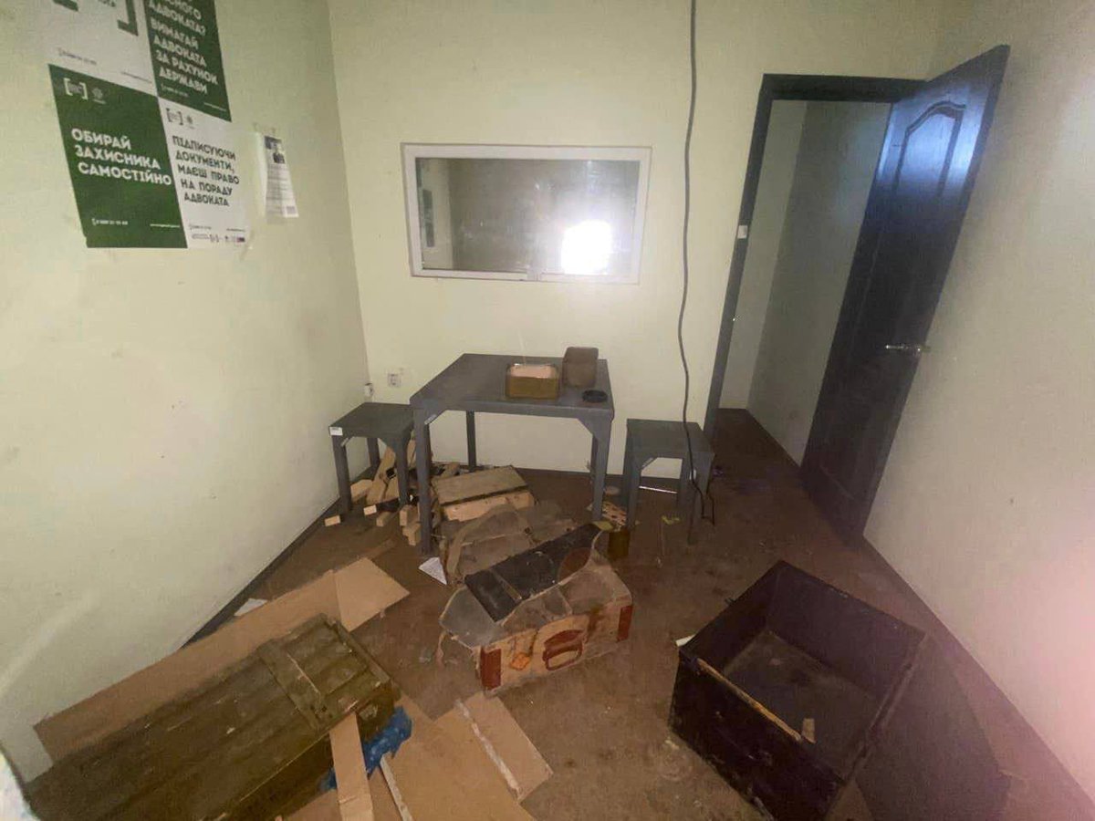 IrynaVoichuk's tweet photo. In Kozacha Lopan, #Kharkiv region, another torture facility was discovered where the russians held and tortured Ukrainians. Locals also showed the mass grave, where the invaders buried their victims. Several prisoners were kidnapped. https://t.co/wFOFuWHMEQ