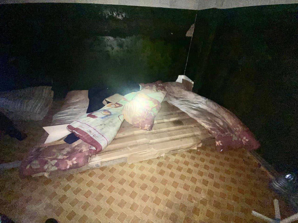 IrynaVoichuk's tweet photo. In Kozacha Lopan, #Kharkiv region, another torture facility was discovered where the russians held and tortured Ukrainians. Locals also showed the mass grave, where the invaders buried their victims. Several prisoners were kidnapped. https://t.co/wFOFuWHMEQ