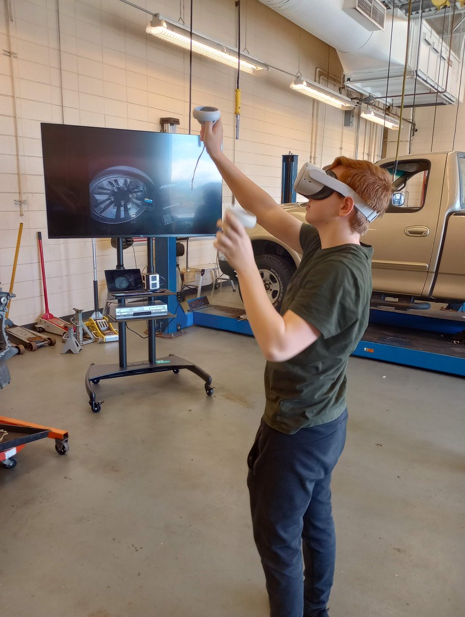 Testing out some new Tech to teach some fundamental automotive concepts to students using VR.  Definitely not the same as hands on, but it's good practice before doing it live.  #CarMechanicSimulator