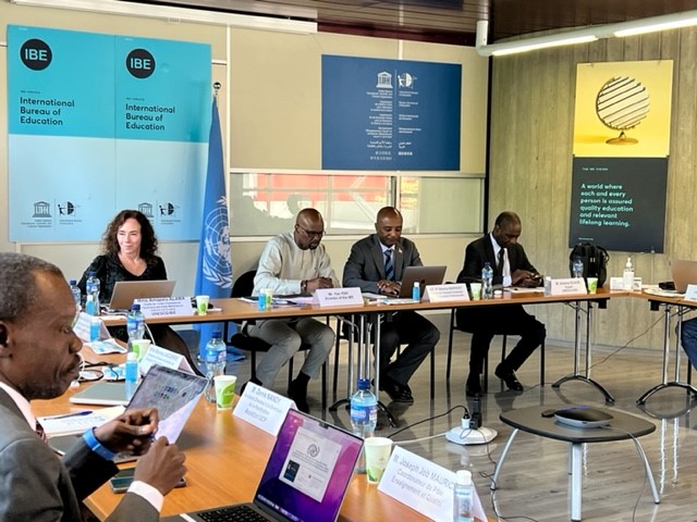 IBE_UNESCO's tweet photo. Pendant la 2ème journée de la réunion de planification du projet de soutien du BIE à la mise en œuvre du #PDEF 2020-2030, S.E. @nesmymanigat, Ministre de @MENFP_Education #Haïti a présenté les changements en cours et en particulier l'enseignement #multilingue basé sur le #créole. https://t.co/72C3sPm61f