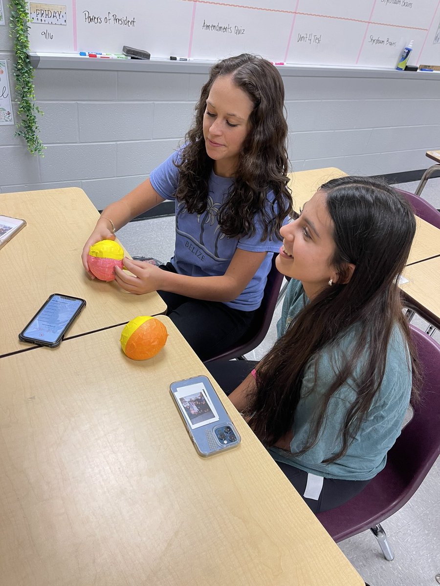 RMillerWRHS's tweet photo. Making brains in #APPsych! @wrhsprincipal https://t.co/lyniMXpRu0