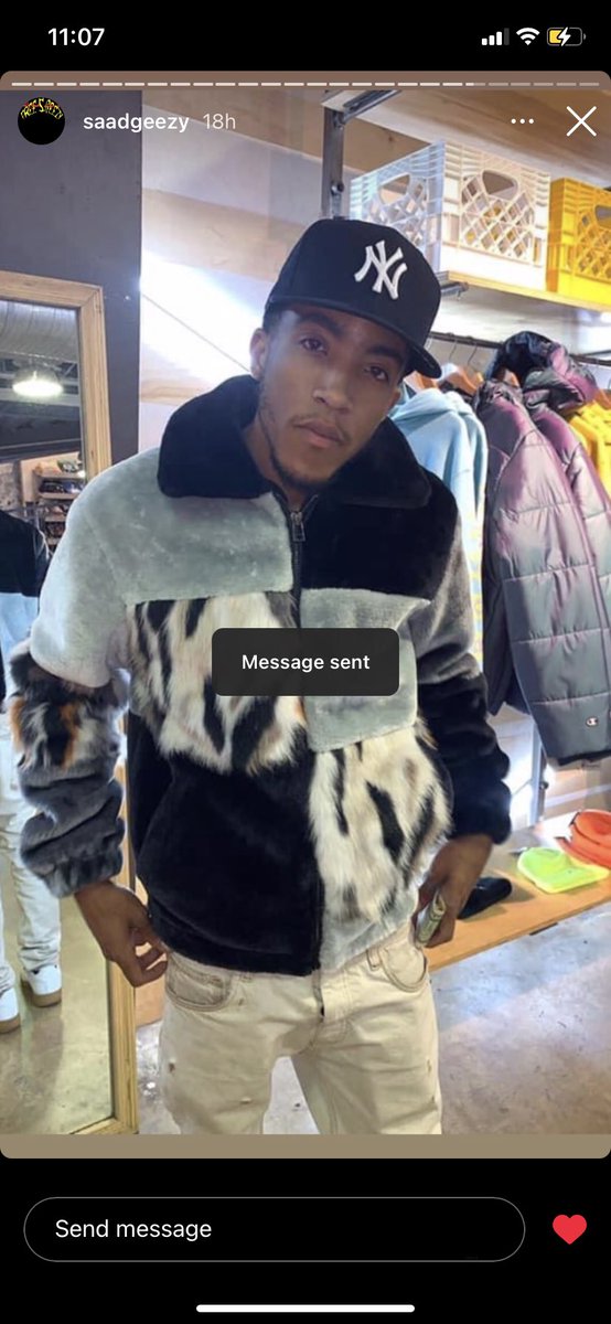 imperfect_Adri's tweet photo. It’s given #messagesent #freeyouzaddy https://t.co/Xqqm931nNr