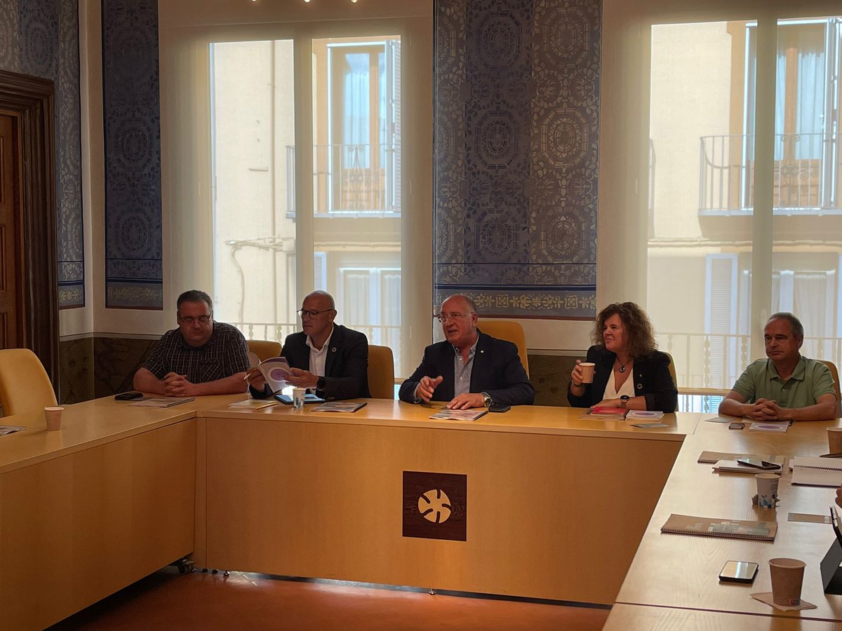 FemGarrotxa's tweet photo. Un plaer la visita, un plaer seguir fent créixer aquest procés participatiu que té la voluntat d'idear i utilitzar noves eines i estratègies de present i de futur per a la Garrotxa💚

Si #SomGarrotxa, #FemGarrotxa!

Més informació 👉🏻https://t.co/jz57NDurAD #ODG #ODS https://t.co/8ieSvRNnNl
