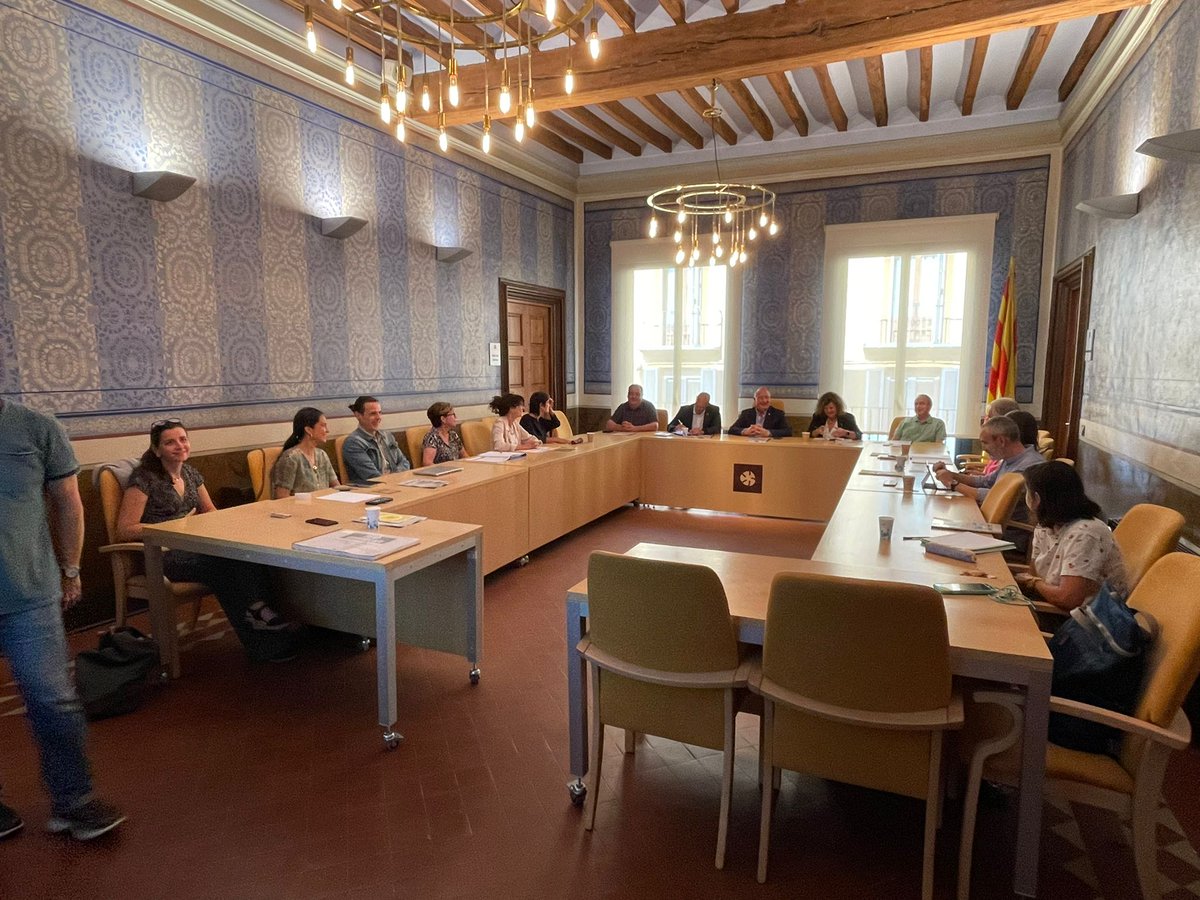 FemGarrotxa's tweet photo. Un plaer la visita, un plaer seguir fent créixer aquest procés participatiu que té la voluntat d'idear i utilitzar noves eines i estratègies de present i de futur per a la Garrotxa💚

Si #SomGarrotxa, #FemGarrotxa!

Més informació 👉🏻https://t.co/jz57NDurAD #ODG #ODS https://t.co/8ieSvRNnNl