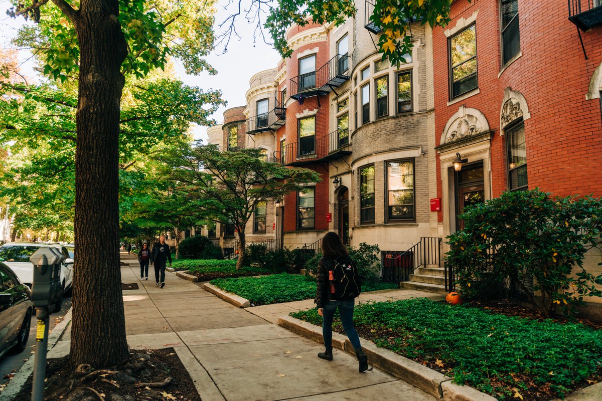 ApplyToBU's tweet photo. It’s baaaaaack! Check out these photos of campus last year to help you get excited for fall. 👀 #FallinBoston https://t.co/tgZWkMXL8s