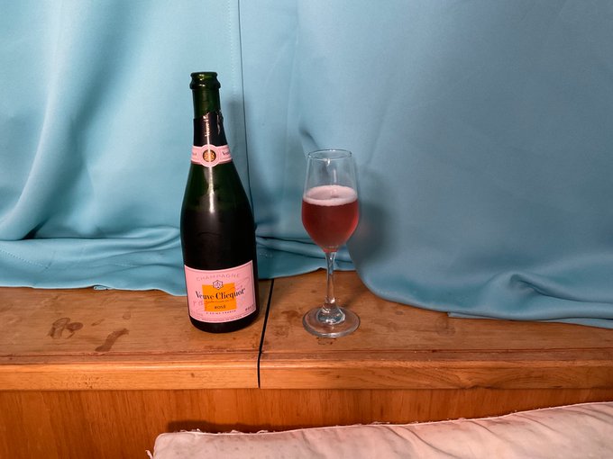 Amazing stream today going to celebrate with a little champagne and the new Cyberpunk anime ❤️❤️🥂 https://t