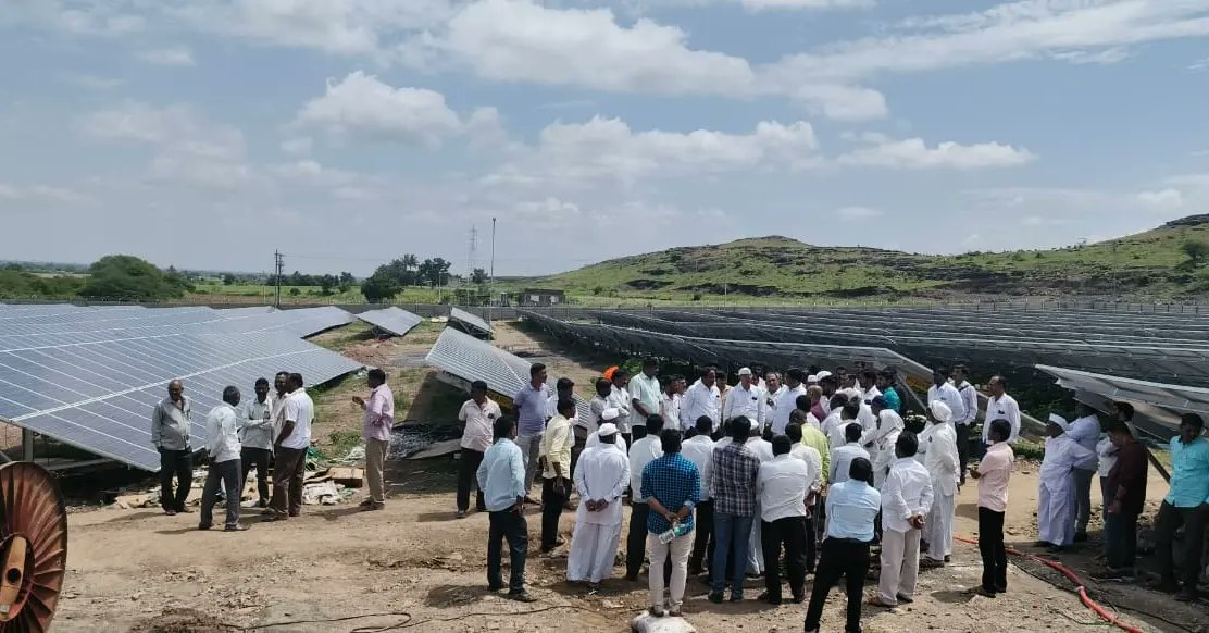 prajaktdada's tweet photo. राहुरी तालुक्यातील बाभुळगाव येथे मुख्यमंत्री सौर कृषी वाहिनी योजनेअंतर्गत भव्य अशा सुमारे ५ MW क्षमतेच्या सौर ऊर्जा निर्मिती प्रकल्पाचे काम जवळपास पूर्ण झाले आहे.आज या प्रकल्पाला भेट दिली.लवकरच या परिसरातील शेतकऱ्यांना दिवसा वीज मिळू शकेल. @NCPspeaks
@PawarSpeaks @AjitPawarSpeaks https://t.co/dKMNjWVXwt