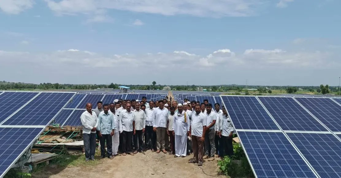 prajaktdada's tweet photo. राहुरी तालुक्यातील बाभुळगाव येथे मुख्यमंत्री सौर कृषी वाहिनी योजनेअंतर्गत भव्य अशा सुमारे ५ MW क्षमतेच्या सौर ऊर्जा निर्मिती प्रकल्पाचे काम जवळपास पूर्ण झाले आहे.आज या प्रकल्पाला भेट दिली.लवकरच या परिसरातील शेतकऱ्यांना दिवसा वीज मिळू शकेल. @NCPspeaks
@PawarSpeaks @AjitPawarSpeaks https://t.co/dKMNjWVXwt