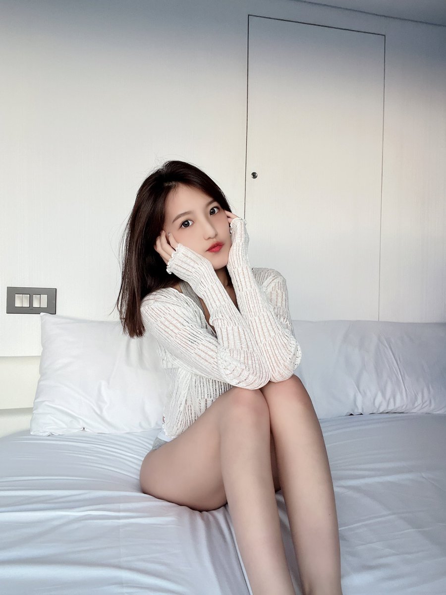 asna21531's tweet photo. 起床第一件事情要做什麼��？

#腿控 #腿控足控 #蜜大腿 #內衣褲 #床 #性感 https://t.co/hfKxnwl3PU