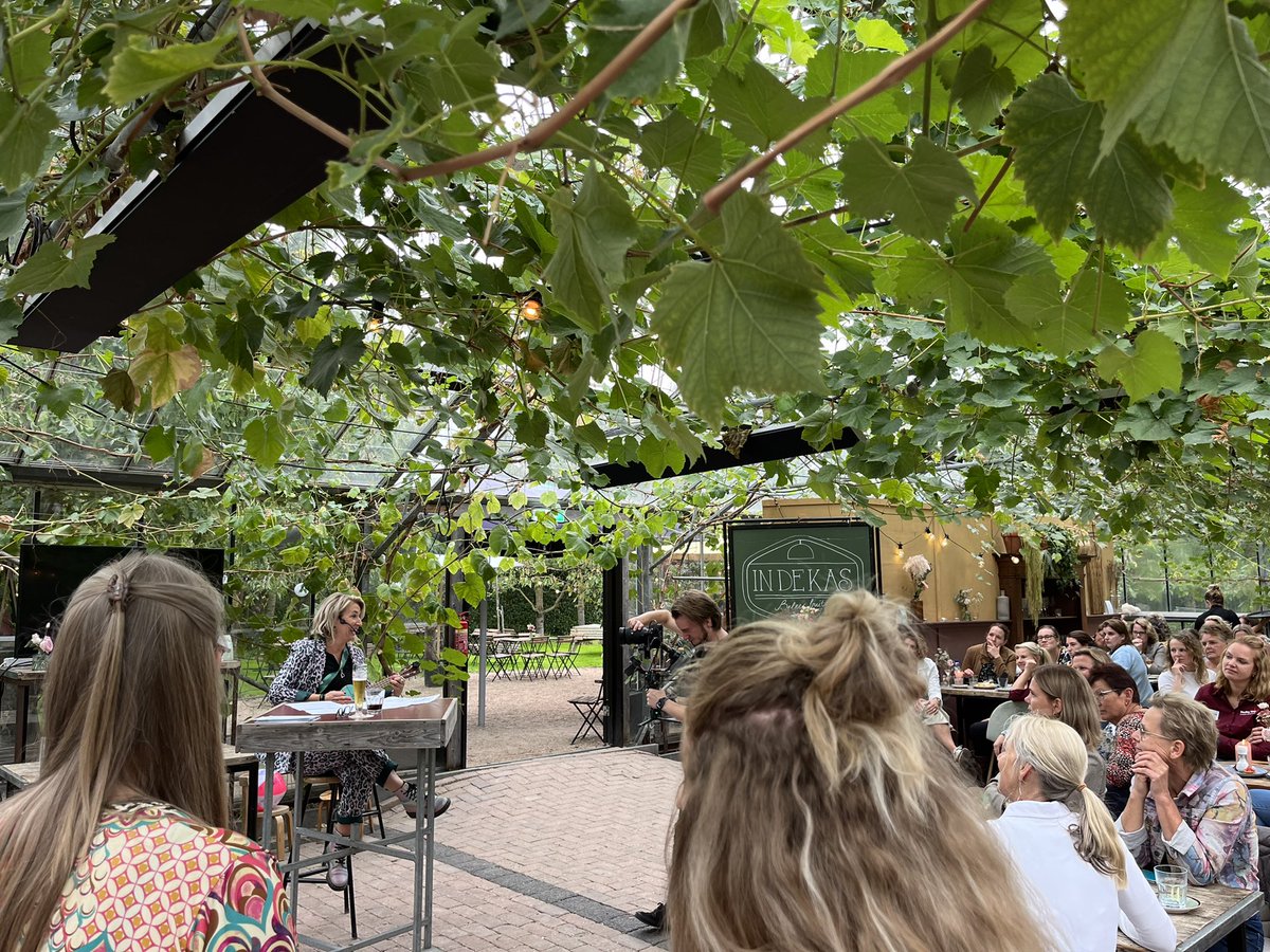 Een geweldig lied door Janneke Jager voor de #legpluimveehoudsters #kakelspektakel geweldig! #knap #professioneel aanstelster